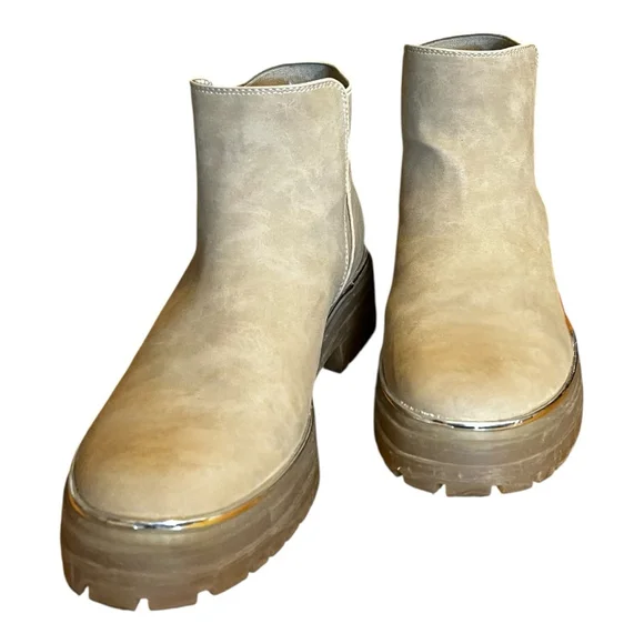 Women's Call It Spring MAXXYNE Beige Silver Platform Chelsea Boots US 9 - Picture 3 of 11